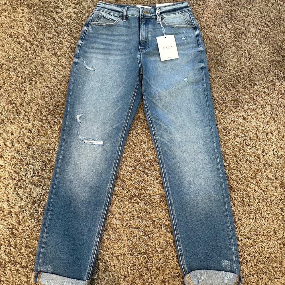 KanCan women’s straight fit jeans new with tags!!